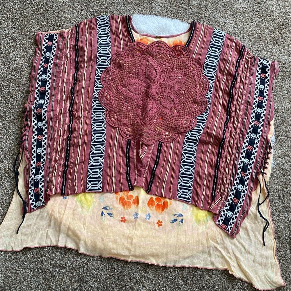Free People Embroidered Pullover Poncho Top Boho Crochet Front Tied Sides Medium
